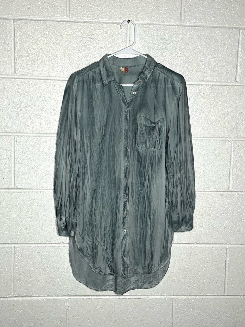 < Pilcro Anthropologie Blue/Gray Liquid Button Down Shirt Size Small >